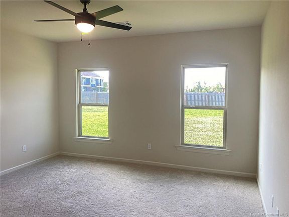 3rd image of 1821 Park Place Dr