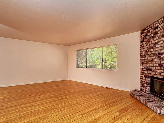 4th image of 1977 Ascot Dr APT 4