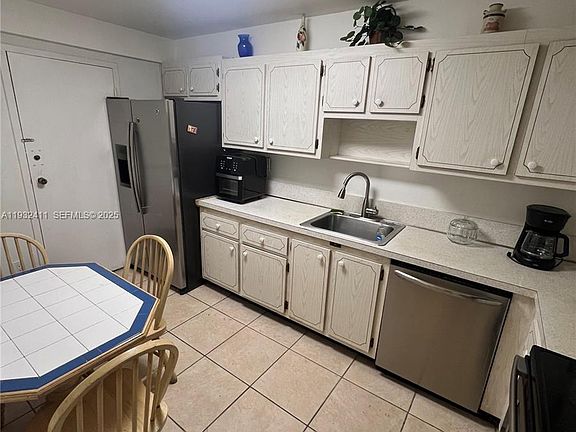 3rd image of 1465 NE 123rd St APT 501