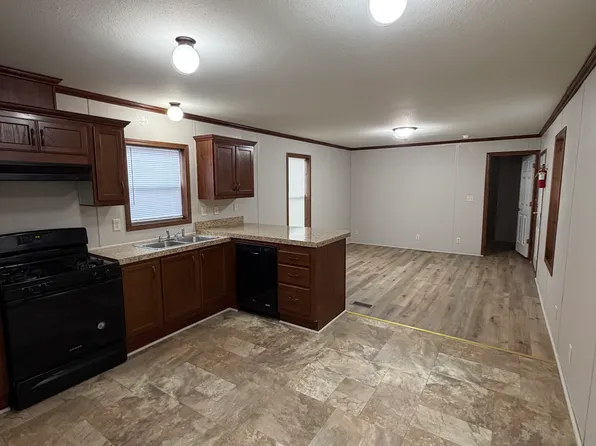 1301 Devils Glen Rd Trailer 17, Bettendorf, IA 52722