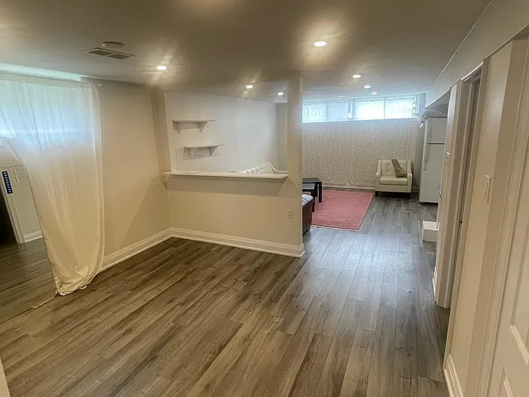 61 Aurora Heights Dr #LOWER — Photo 21