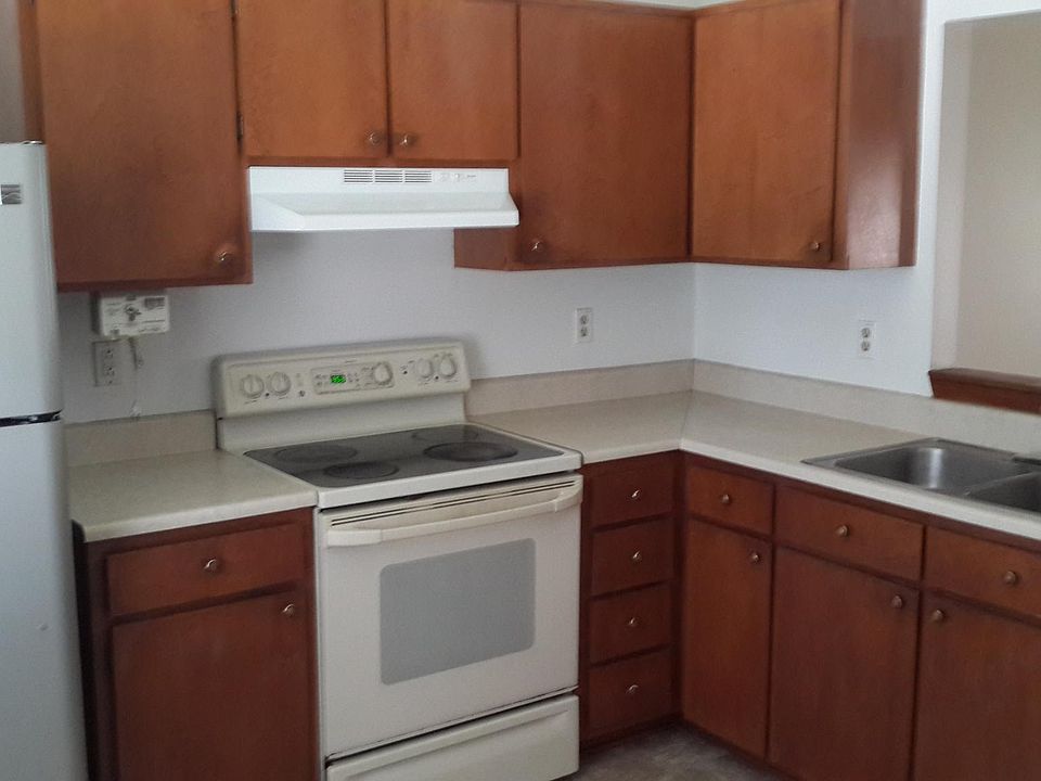 2nd image of 2917 Henslowe Dr