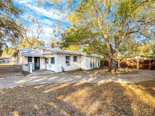 1392 E Market St, Lockhart, TX 78644