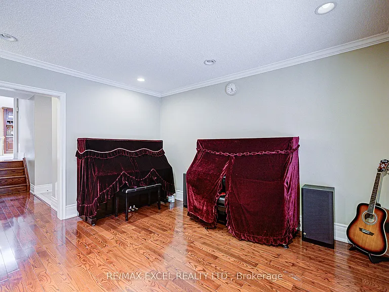108 Babcombe Dr — Photo 20