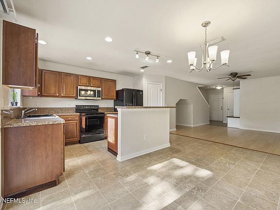 3rd image of 184 GARGONZA Court