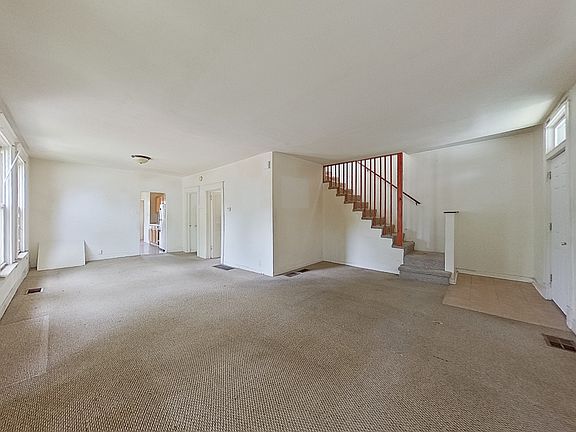 5th image of 12603 Elm St