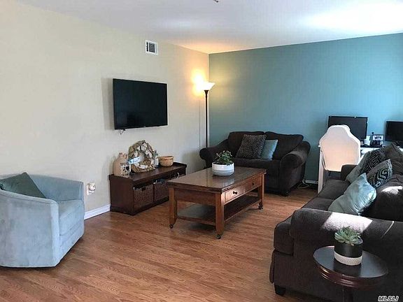 3rd image of 611 Lake Ct