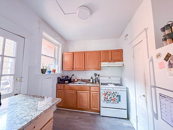 5th image of 118 N Morris St APT 4