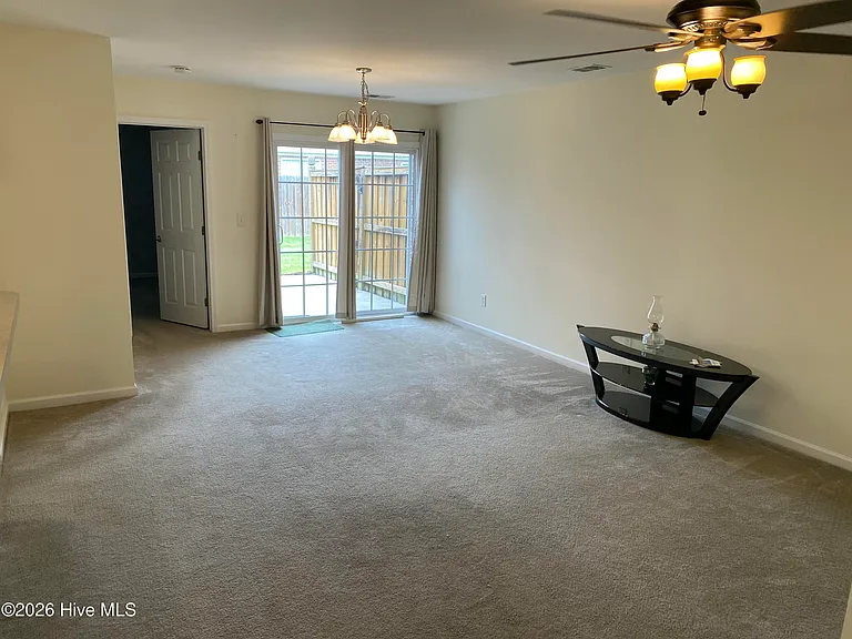 1041 Bridgeport Way — Photo 7
