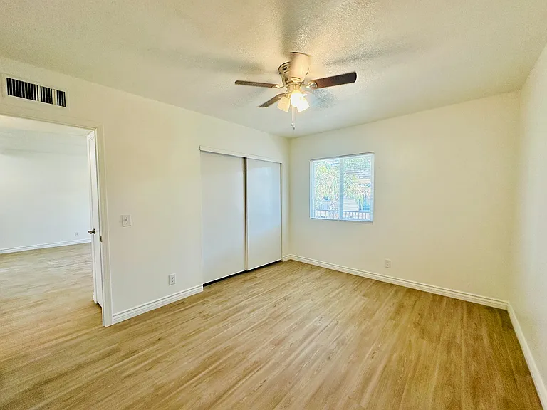 4424 Bellevue Newly Renovated Apartments with All Appliances Included! — Photo 6