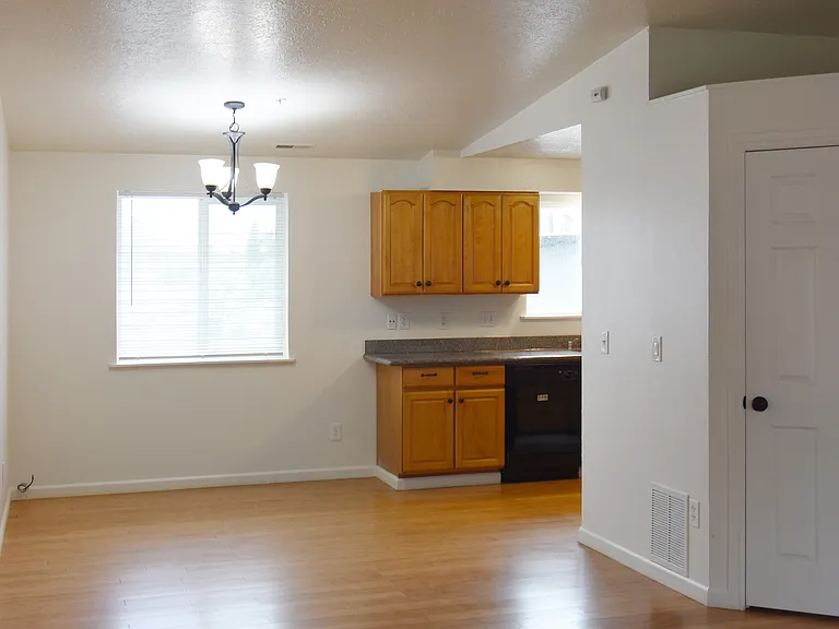 296 Mather St #6 — Photo 8