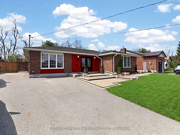 5th image of 653 Simcoe St
