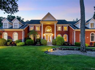 9725 Cobblestone Dr, Clarence, NY 14031