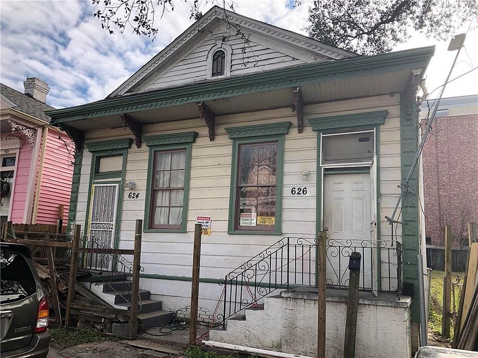 1st image of 624-26 S Lopez St
