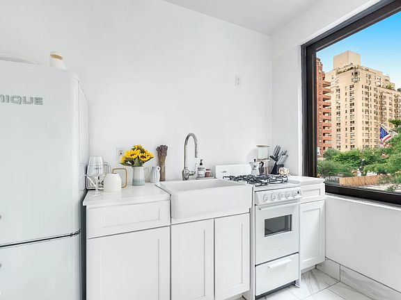 4th image of 50 Park Ave APT 3G