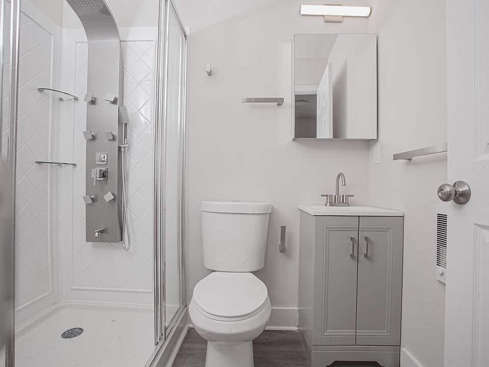 1st image of 2033 W Indiana Ave #201