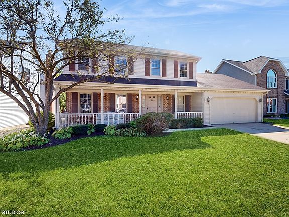 3rd image of 27W333 Waterford Dr