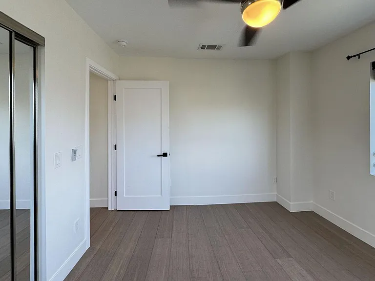 1208 N Alexandria Ave — Photo 11