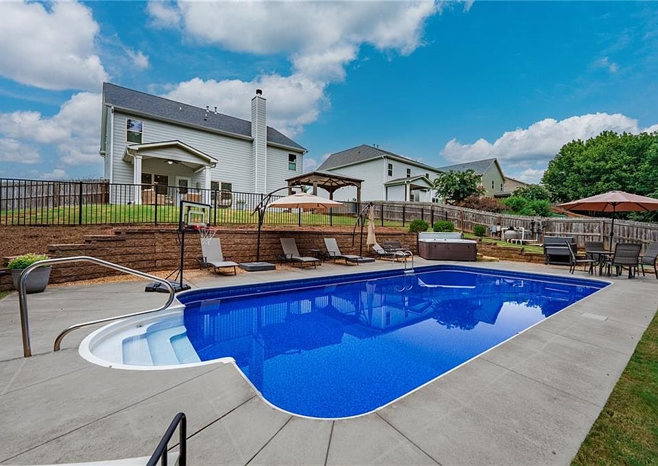 1st image of 135 Cherokee Reserve Cir