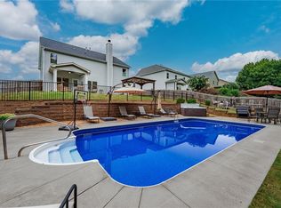 135 Cherokee Reserve Cir, Canton, GA 30115