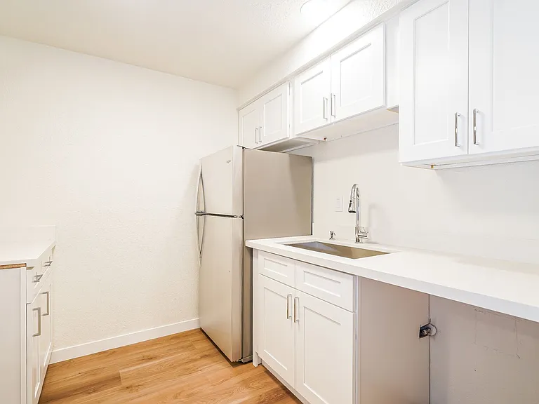 Fairway Apartments — Photo 7