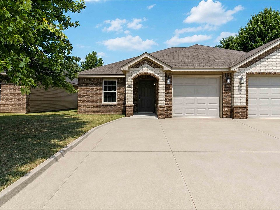 1st image of 3302 SW Victoria Pl #D