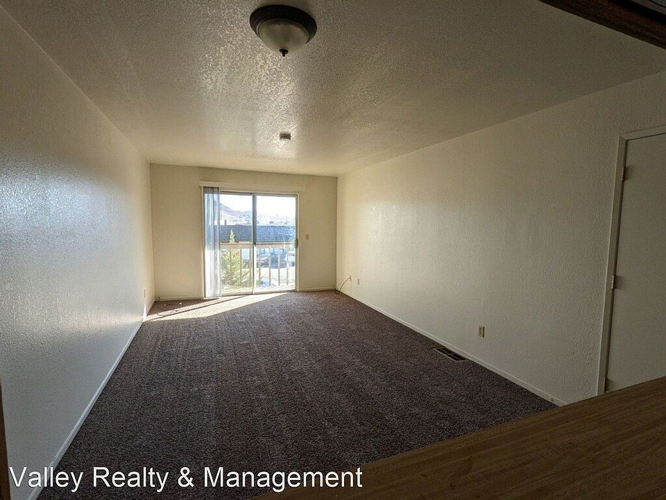2nd image of 1888 E Long St Unit 202