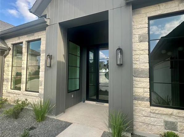 402 Sweet Grass Ln, Austin, TX 78738
