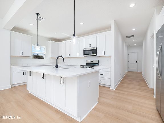 4th image of 247 ESTATES Drive