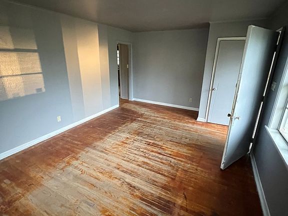 2nd image of 3803 Richmond Ave