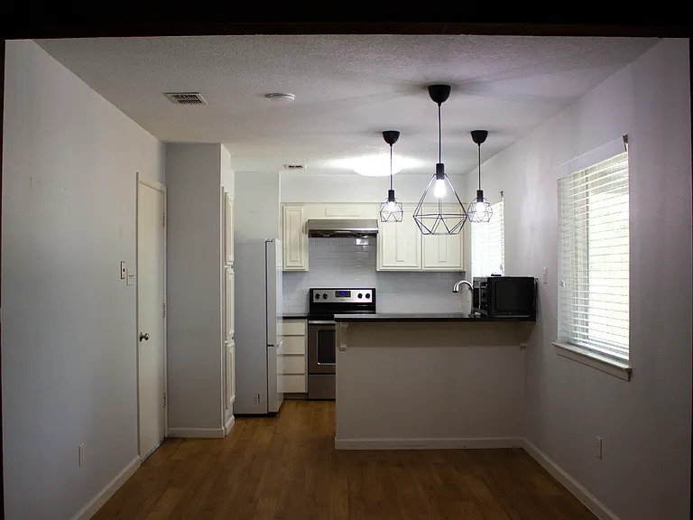 2305 Harvard Dr — Photo 6