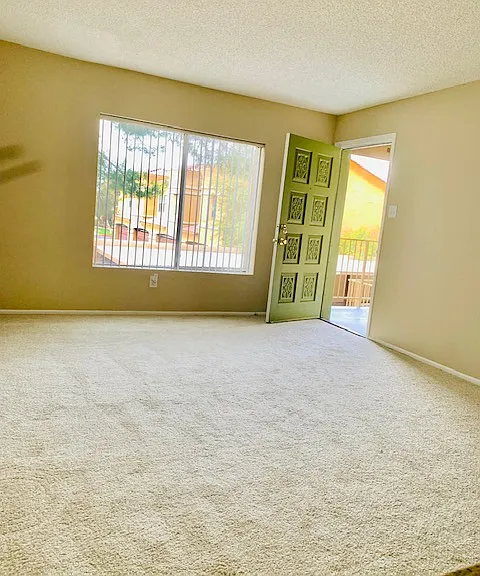 Desert Springs Apartments — Photo 27