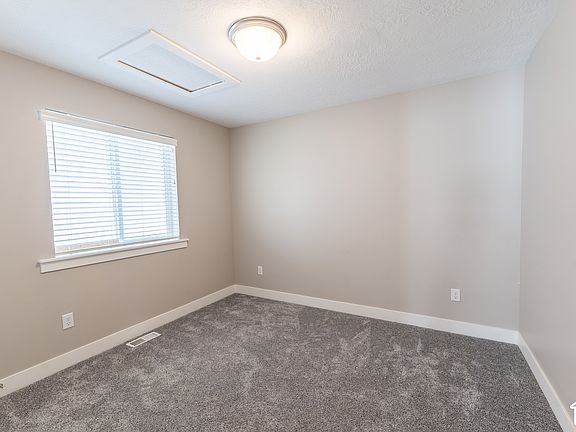 4th image of 3867 N Chapman Dr