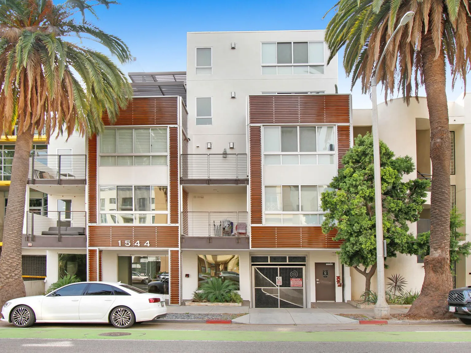 Studio, 690 sqft, $2,950 — Photo 1