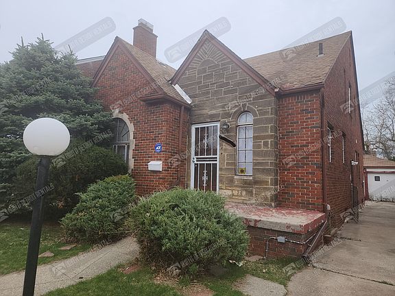 2nd image of 18458 Birwood St