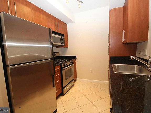 2nd image of 1021 N Garfield St APT 304