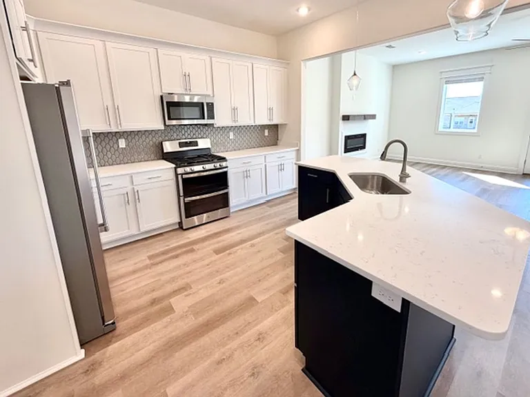 4871 Chatelet Dr — Photo 16