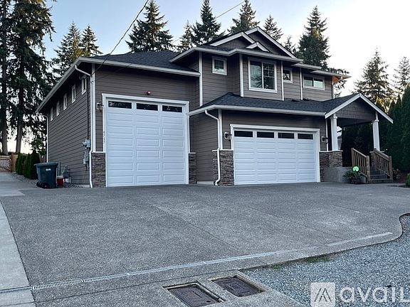 3rd image of 4717 N Island Dr E