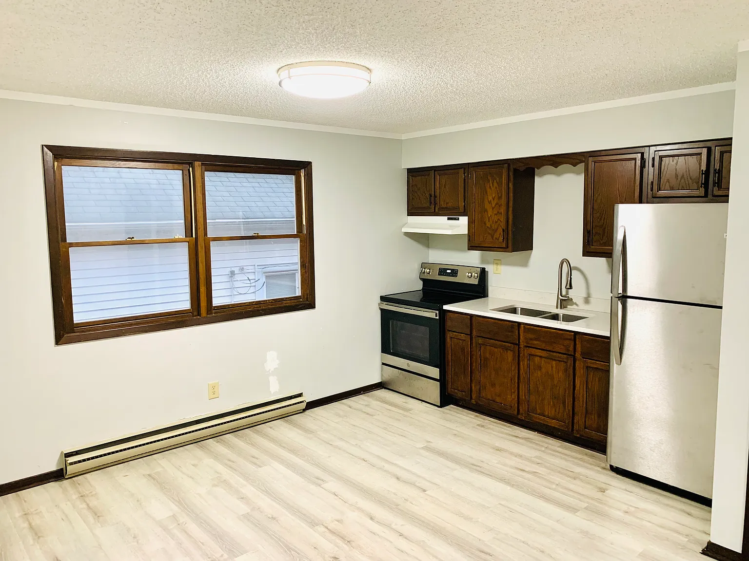 2 bed, 900 sqft, $1,400 — Photo 3