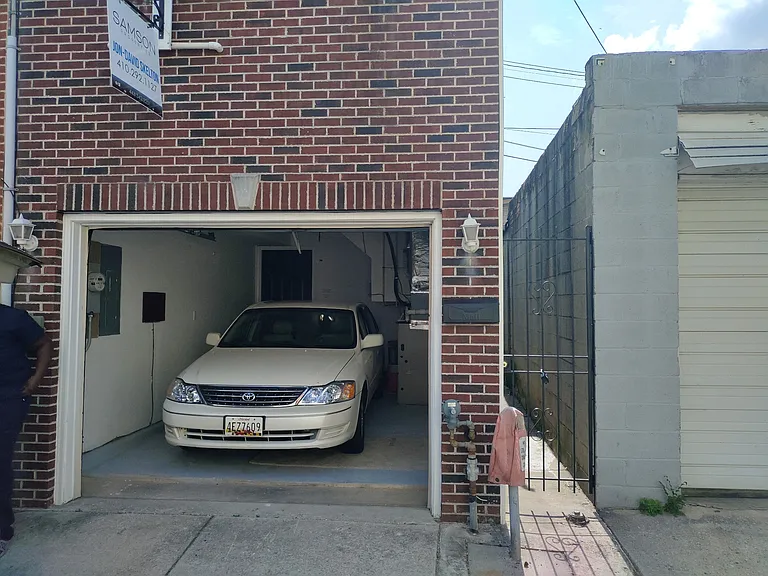 230 S Durham St — Photo 15