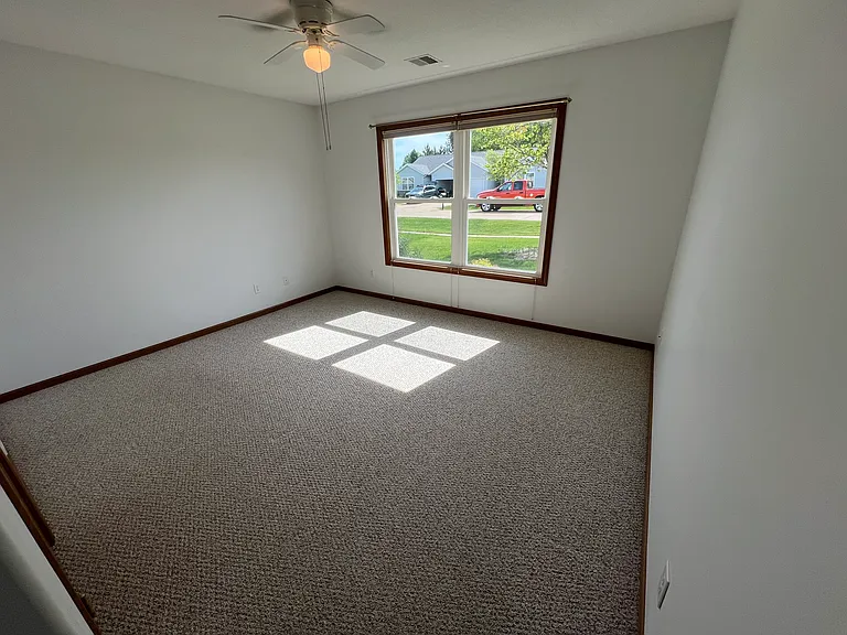 503 Larkspur Ln — Photo 8