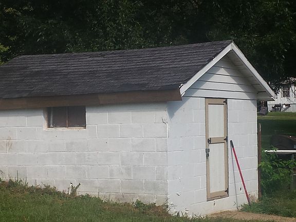 4th image of 503 Greenwood Cir