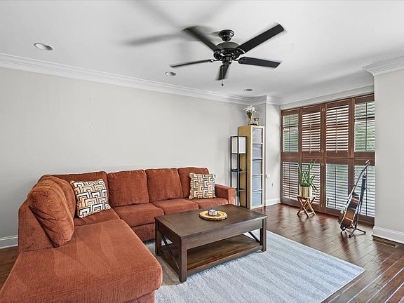 4th image of 214 S Highland Ave