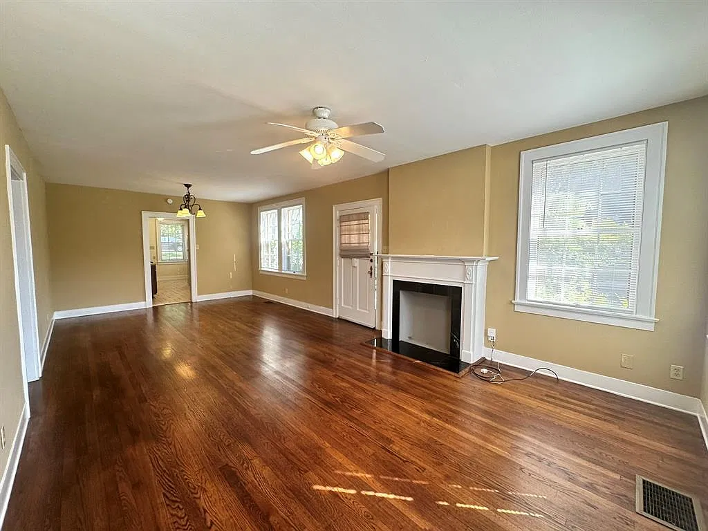 2 bed, 1.0 bath, 900 sqft, $2,400 — Photo 3