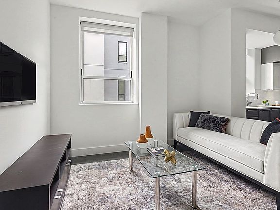4th image of 416 W 52nd St #611