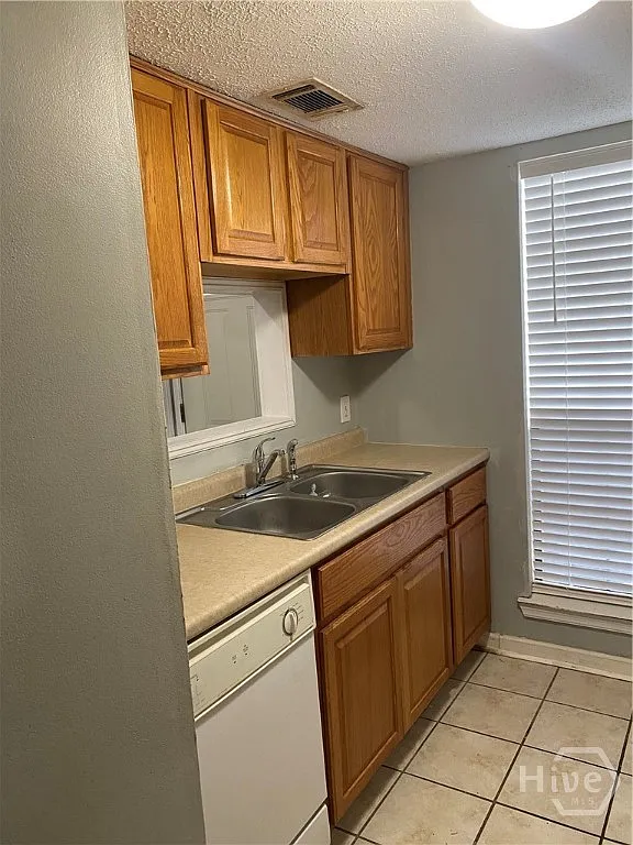 2 bed, 2.5 bath, 1188 sqft, $1,590 — Photo 3