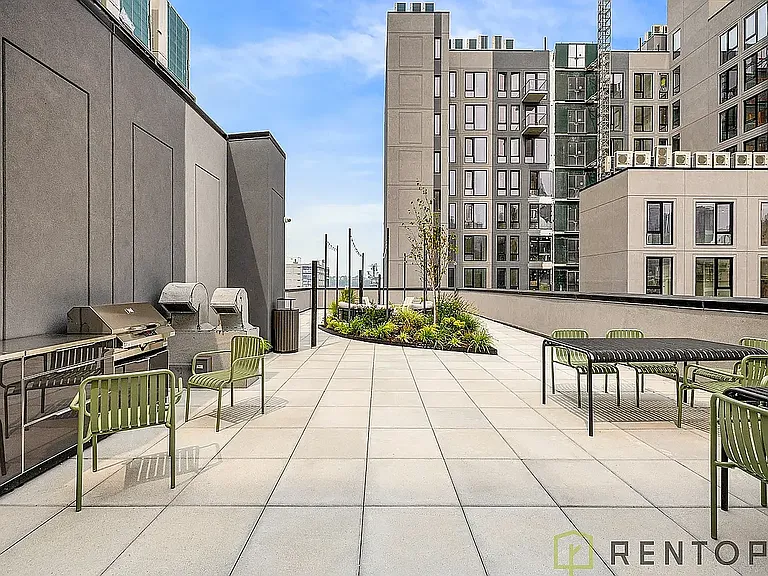 622 11th Ave #1109 — Photo 39