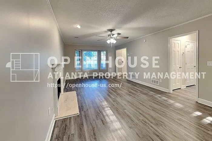 3 bed, 2.5 bath, 1936 sqft, $2,295 — Photo 3