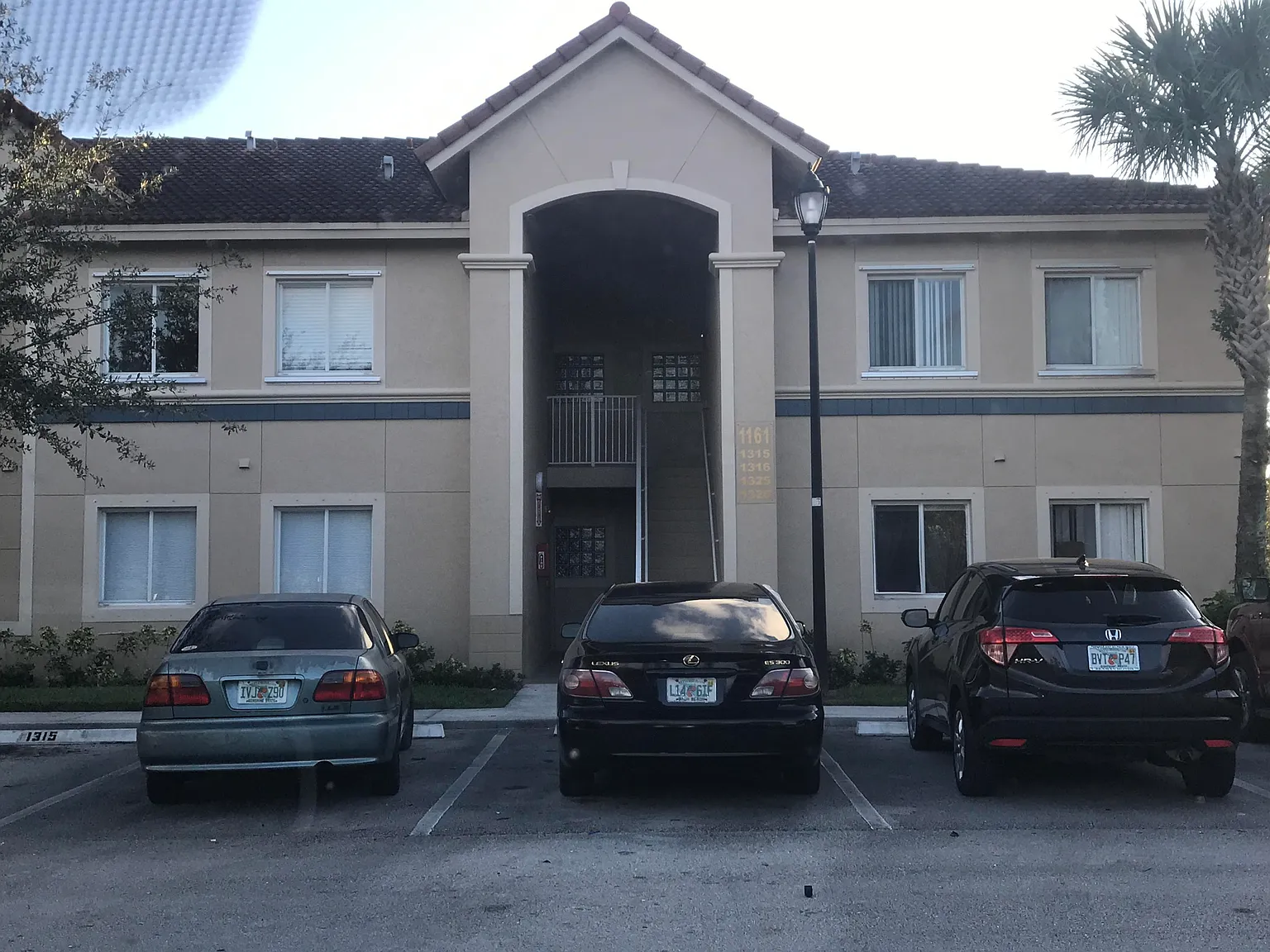 3 bed, 2.0 bath, 999 sqft, $2,300 — Photo 1