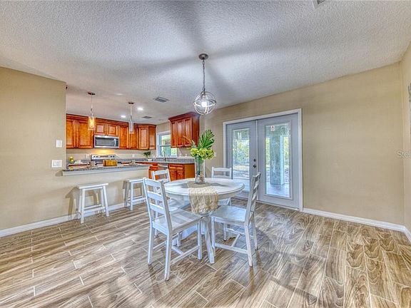4th image of 9913 River Dr